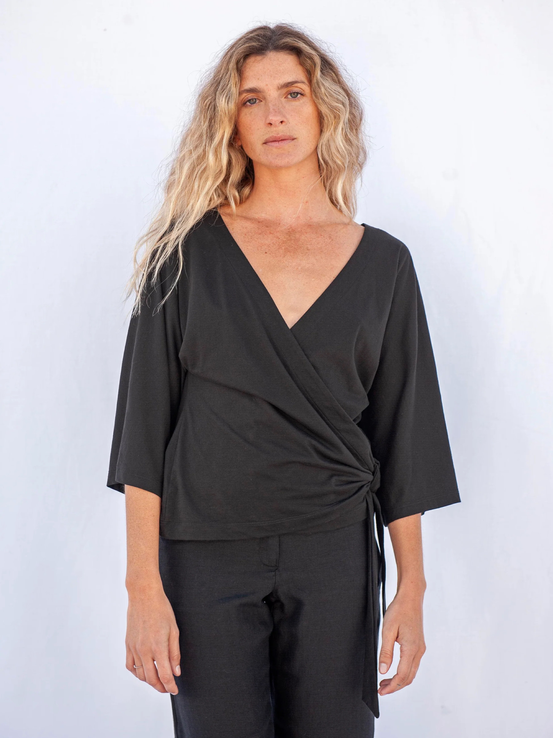 Bluse Mia Jersey Wraptop black Jungle Folk