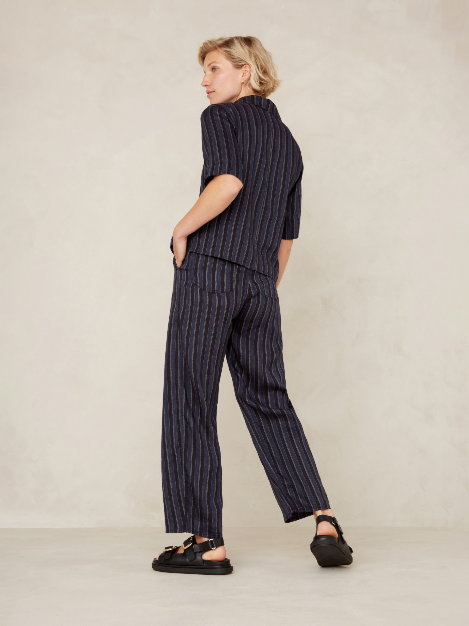 Hose Leila Linen Cropped blue linen stripe Kings of Indigo – K.O.I.