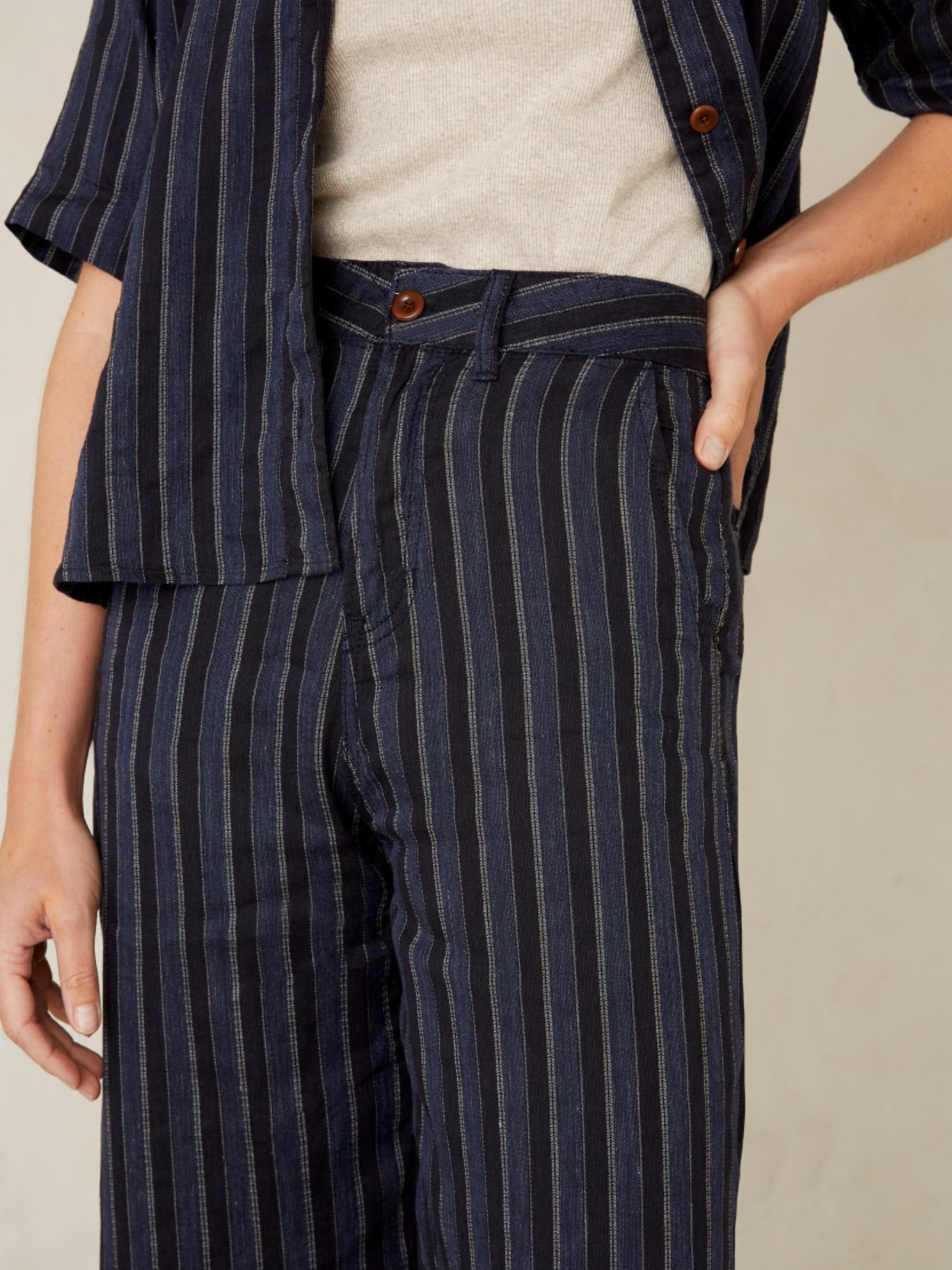 Hose Leila Linen Cropped blue linen stripe Kings of Indigo – K.O.I.