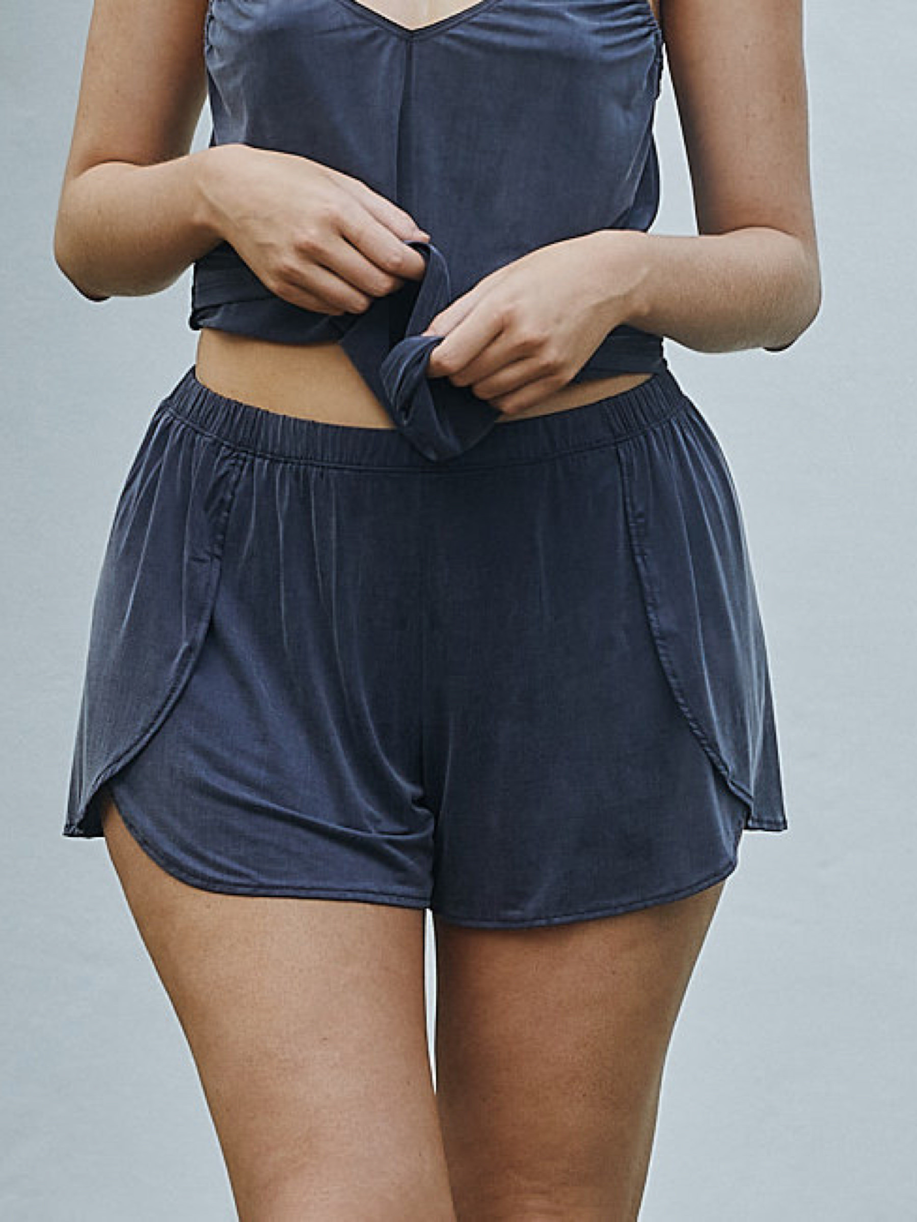 Hose Cupro Lounge Shorts midnight blue Moya Kala