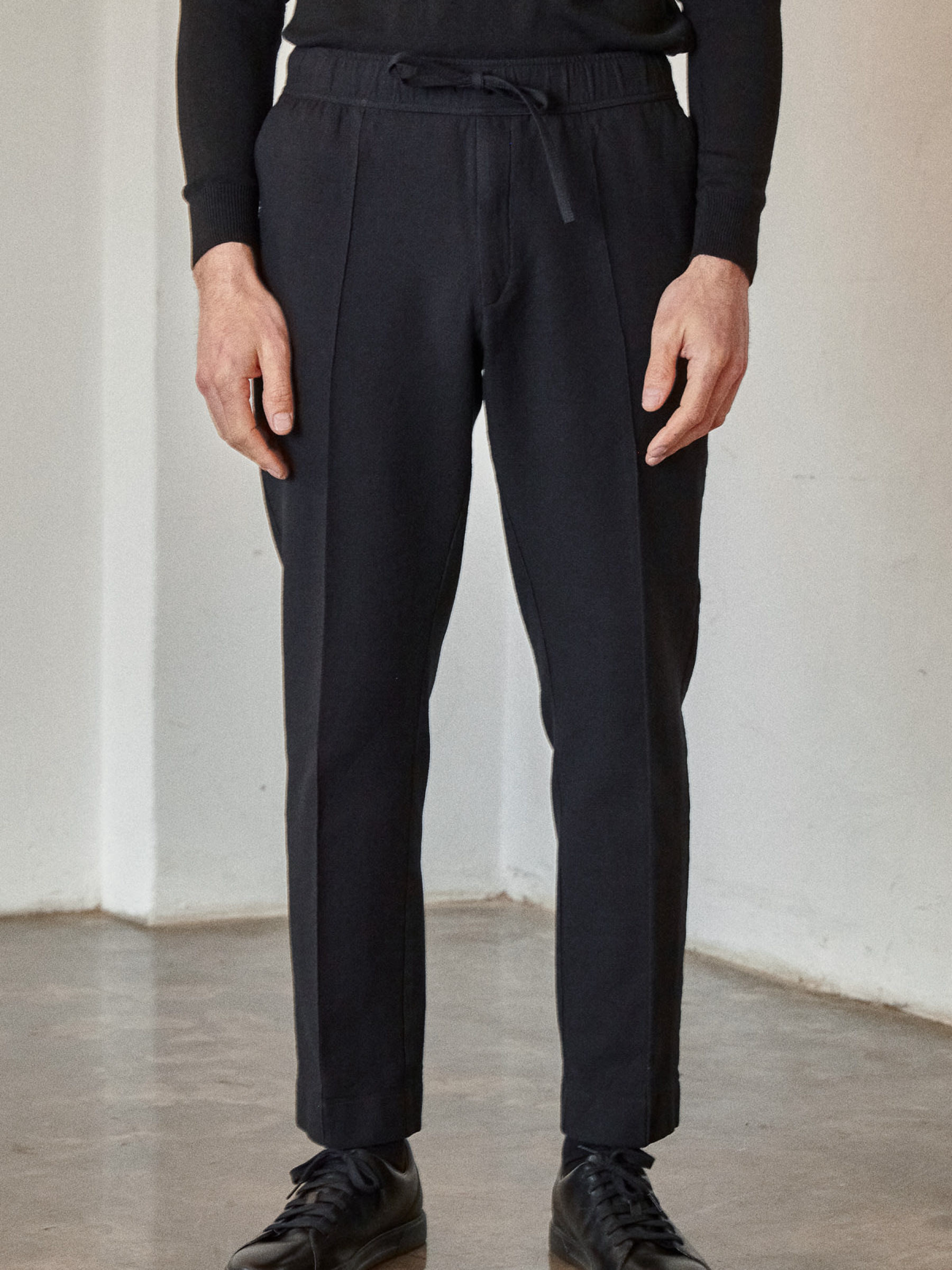 Hose Max Trousers eco structured black About Companions