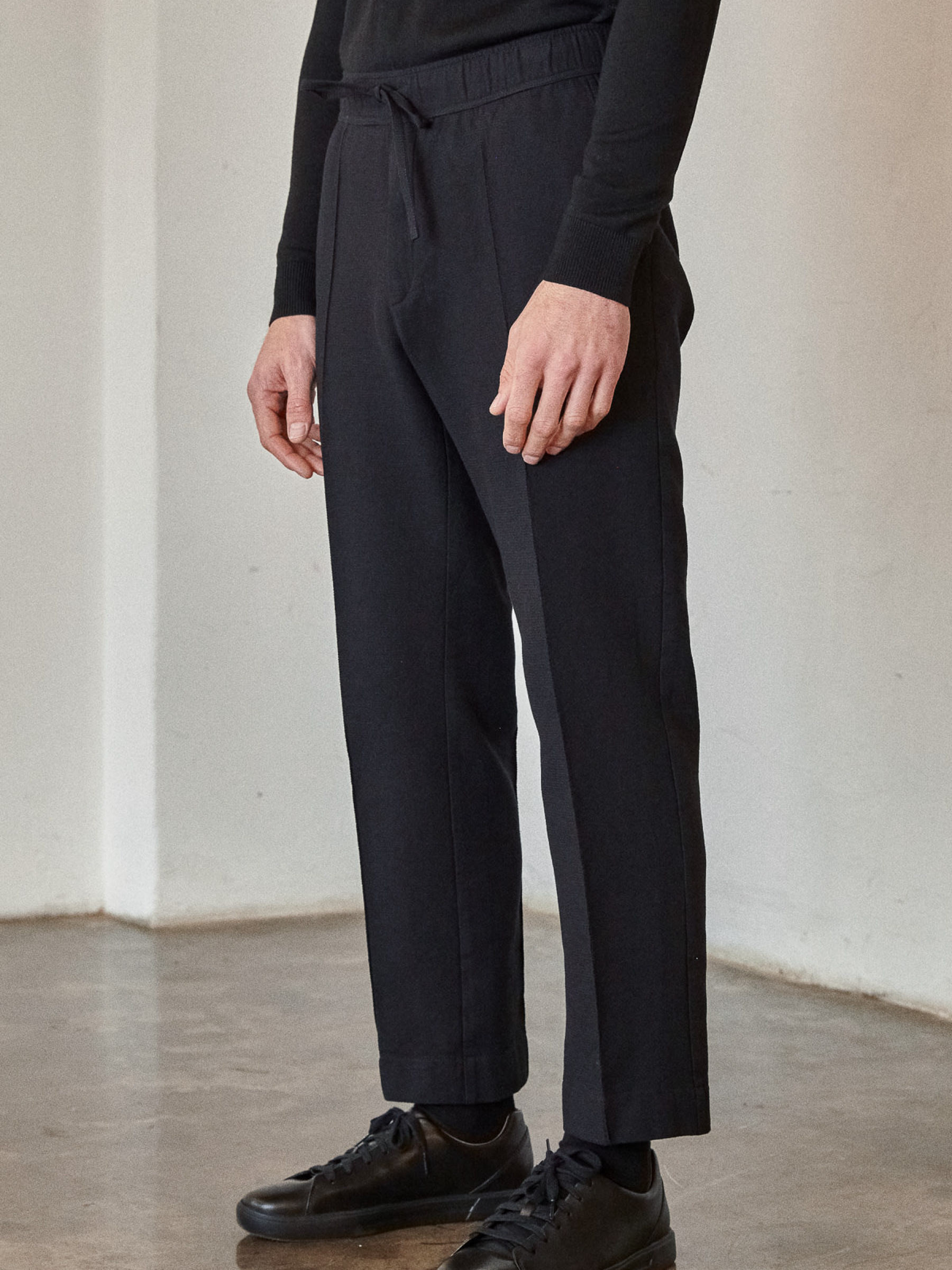 Hose Max Trousers eco structured black About Companions