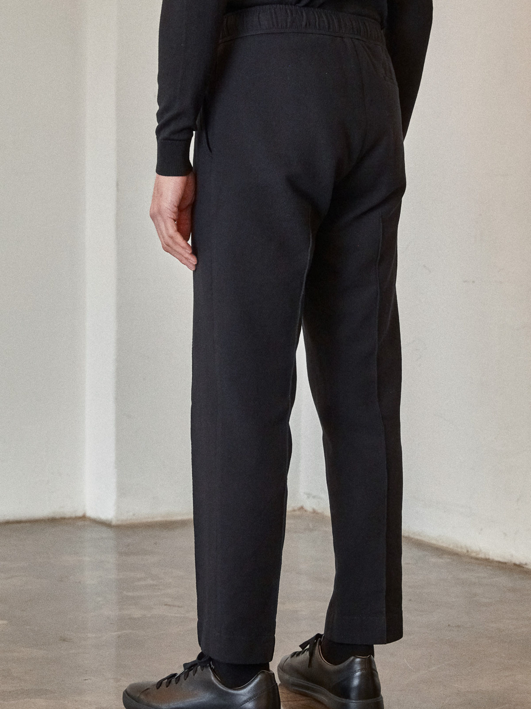 Hose Max Trousers eco structured black About Companions