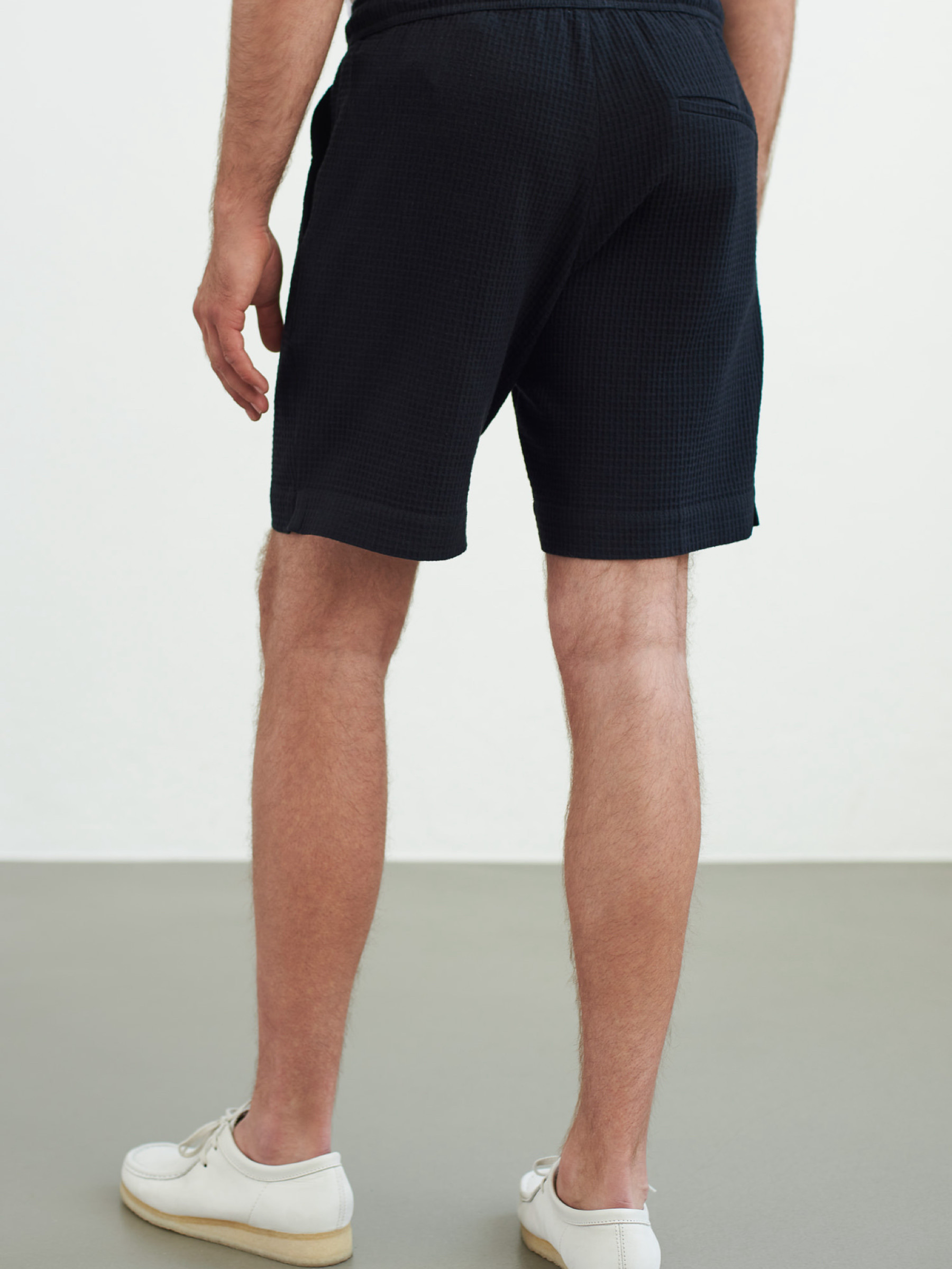 Hose Jim Shorts eco crepe black About Companions