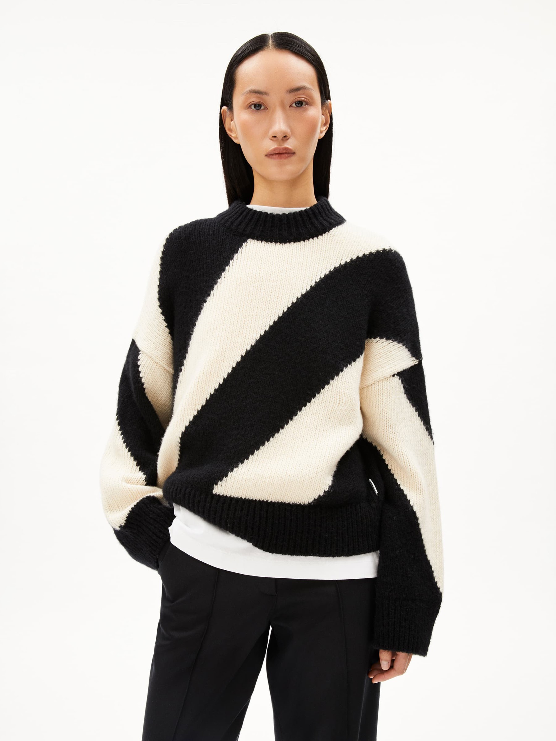 Pullover Sadnaa Stripes oatmilk-black Armedangels