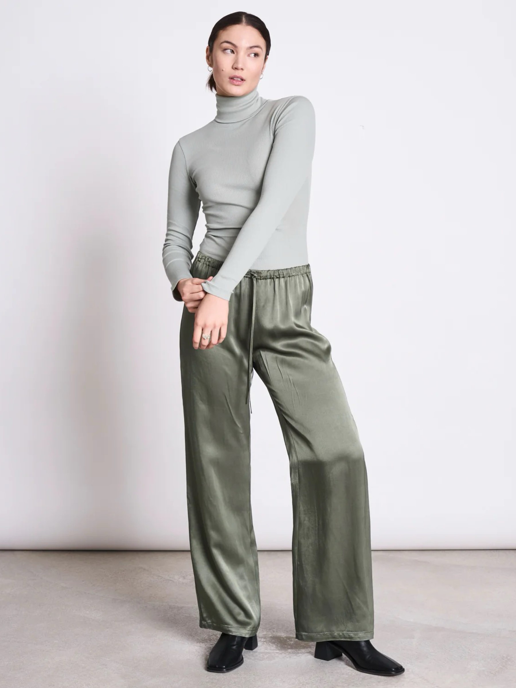 Hose Fris Satin Pants sea spray Jan 'n June